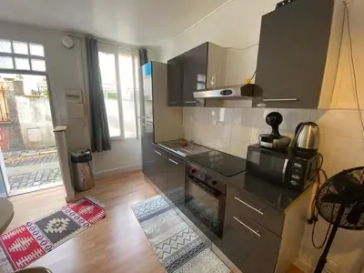 Cuisine ou kitchenette dans l'établissement Le charles