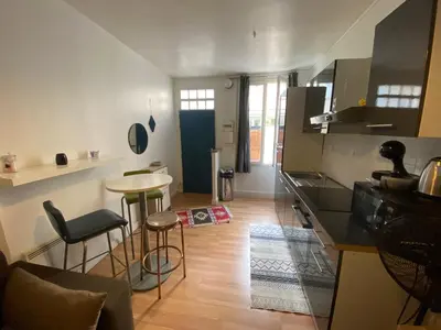 Cuisine ou kitchenette dans l'établissement Le charles