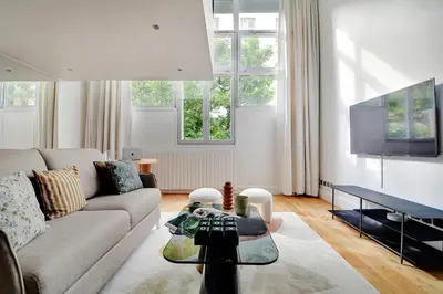 Télévision ou salle de divertissement dans l'établissement Amazing Loft 2BR - Eiffel Tower