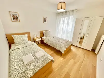 Un ou plusieurs lits dans un hébergement de l'établissement Appartement moderne & spacieux avec parking Paris