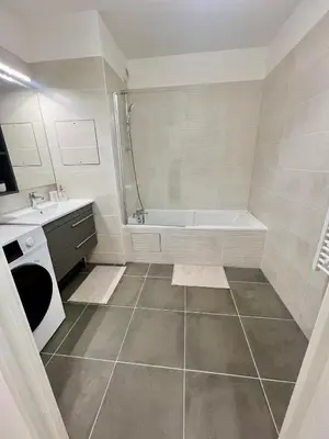 Salle de bains dans l'établissement Appartement moderne & spacieux avec parking Paris