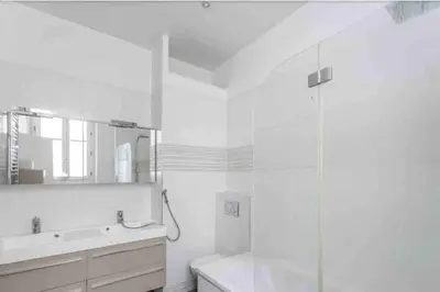 Salle de bains dans l'établissement Appartement fabuleux - 16eme