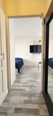 Un ou plusieurs lits dans un hébergement de l'établissement Studio & Expansive Terrace: Urban Oasis in Paris!
