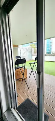 Balcon ou terrasse dans l'établissement Studio & Expansive Terrace: Urban Oasis in Paris!