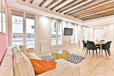 Coin salon dans l'établissement Appartement 3 chambres Paris Sentier