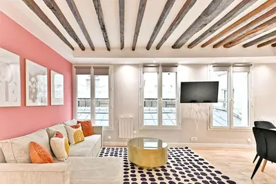 Télévision ou salle de divertissement dans l'établissement Appartement 3 chambres Paris Sentier