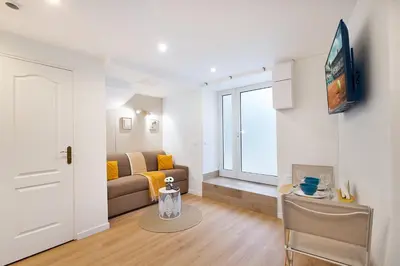 Télévision ou salle de divertissement dans l'établissement STUDIO Boulogne Roland Garros