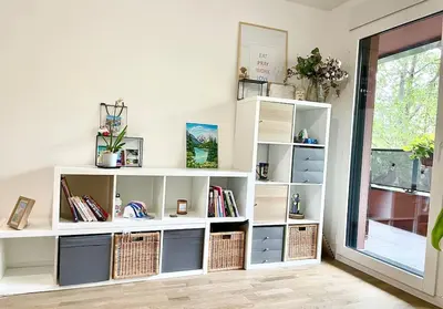 Bibliothèque dans l'appartement
