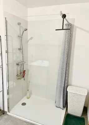 Salle de bains dans l'établissement Cosy and Spacious appartement near metro line 4 & RER B