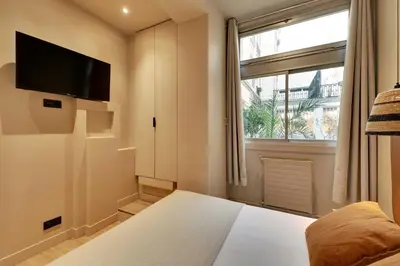 Un ou plusieurs lits dans un hébergement de l'établissement Elegant Home - 5BD-12P - Heart of 'Le Marais'