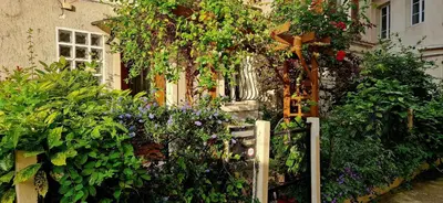 Jardin de l'établissement Appartement idéal famille, en duplex et au calme, au pied du métro 