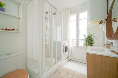 Salle de bains dans l'établissement Appartement idéal famille, en duplex et au calme, au pied du métro 