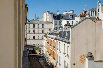 Vue générale sur Paris ou vue de la ville depuis l'appartement