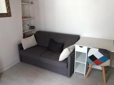Coin salon dans l'établissement Chic & Vibrant Studio Apartment, Place d'Italie