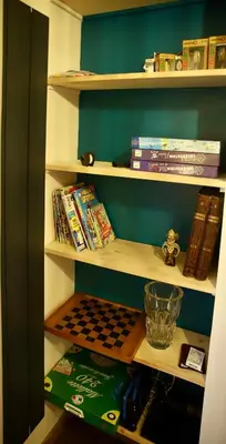 Bibliothèque dans l'appartement