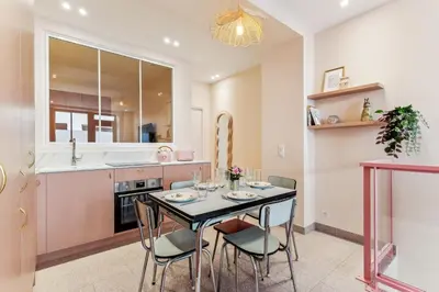 Cuisine ou kitchenette dans l'établissement Appartement élégant -Roquette -6pers