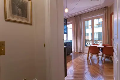 Coin salon dans l'établissement Apt vue Louvre et Seine