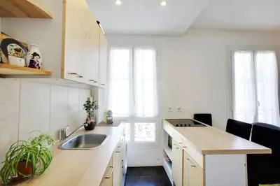 Cuisine ou kitchenette dans l'établissement Contemporary, view of La Défense, all comfort