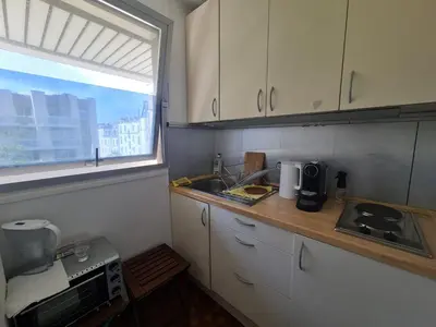 Cuisine ou kitchenette dans l'établissement Luminous Studio_ Eiffel Tower view
