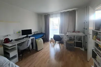 Télévision ou salle de divertissement dans l'établissement Luminous Studio_ Eiffel Tower view