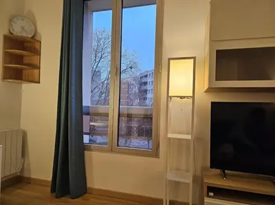 Télévision ou salle de divertissement dans l'établissement Studio Paris Clichy