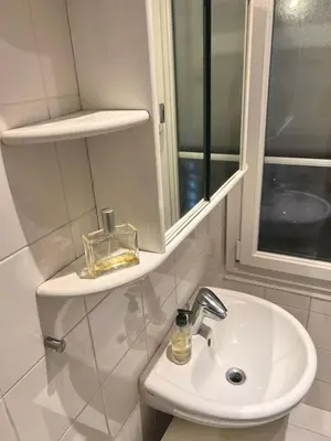 Salle de bains dans l'établissement Charming Montmartre Studio