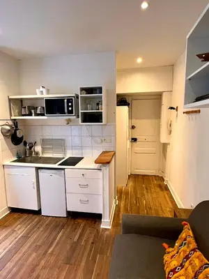 Cuisine ou kitchenette dans l'établissement Charming Montmartre Studio