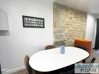 Coin salon dans l'établissement Urban Flat 52 - Charming 2 BDR Flat in Center of Paris
