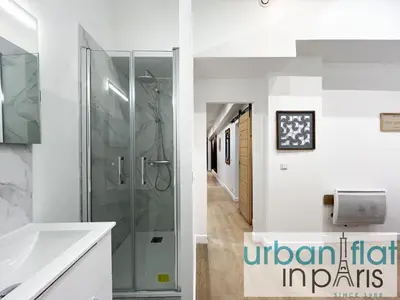 Salle de bains dans l'établissement Urban Flat 52 - Charming 2 BDR Flat in Center of Paris