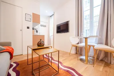 Télévision ou salle de divertissement dans l'établissement Exposition - Eiffel tower