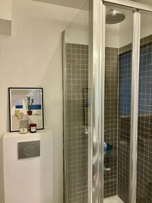 Salle de bains dans l'établissement Cosy appartement Montmartre