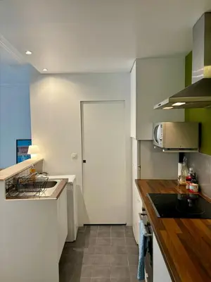Cuisine ou kitchenette dans l'établissement Cosy appartement Montmartre