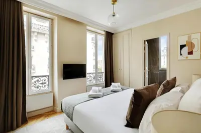 Un ou plusieurs lits dans un hébergement de l'établissement Pick A Flat's Apartment in Invalides - Avenue de Breteuil