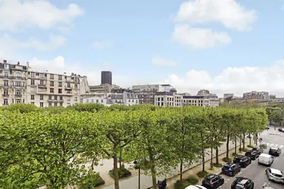 Vue générale sur Paris ou vue de la ville depuis l'appartement