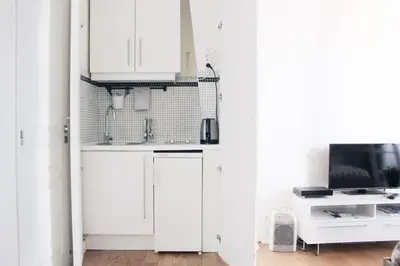 Cuisine ou kitchenette dans l'établissement Sacre Coeur Flat