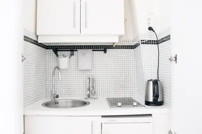 Cuisine ou kitchenette dans l'établissement Sacre Coeur Flat