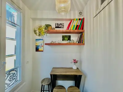 Bibliothèque dans l'appartement