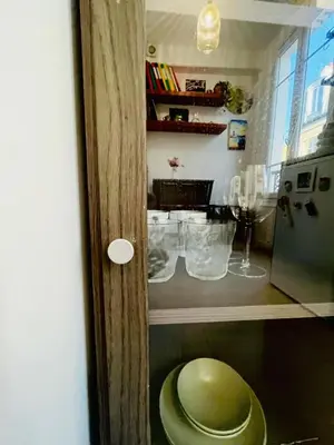 Cuisine ou kitchenette dans l'établissement artist flat 450m to Mont Martre