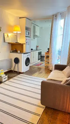 Cuisine ou kitchenette dans l'établissement APPARTEMENT*GARE DE L'EST-PARIS 10