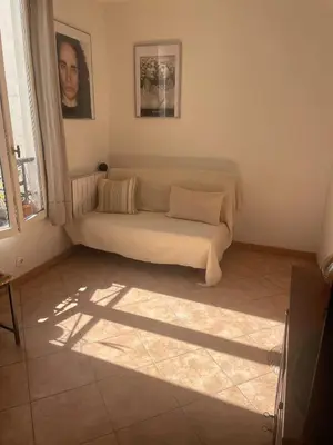Coin salon dans l'établissement Cosy appartement in the heart of Paris