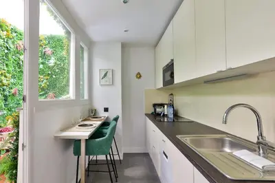 Cuisine ou kitchenette dans l'établissement Sublime studio avec patio - Montorgueil