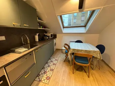 Cuisine ou kitchenette dans l'établissement Quiet appartement in Paris City Center - Mouffetard district