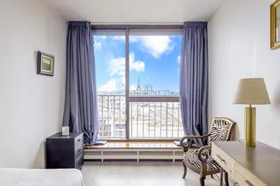 Un ou plusieurs lits dans un hébergement de l'établissement NEW - 3 bedroom flat with Eiffel Tower view