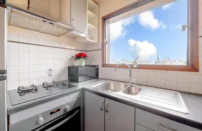 Cuisine ou kitchenette dans l'établissement NEW - 3 bedroom flat with Eiffel Tower view