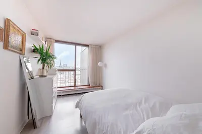 Un ou plusieurs lits dans un hébergement de l'établissement NEW - 3 bedroom flat with Eiffel Tower view