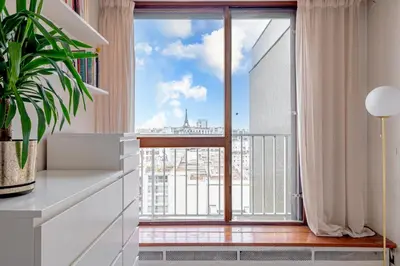 Balcon ou terrasse dans l'établissement NEW - 3 bedroom flat with Eiffel Tower view