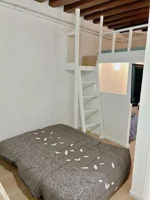 Un ou plusieurs lits dans un hébergement de l'établissement Appartement au centre de Paris