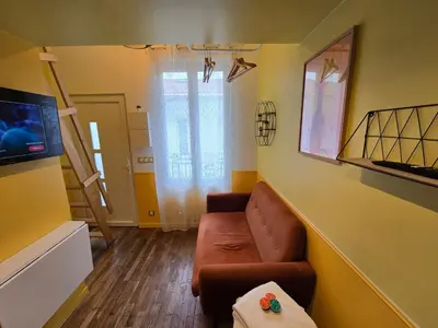 Télévision ou salle de divertissement dans l'établissement 2D- Studio tout équipé confort 5stars Idéal proche Paris