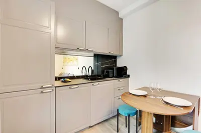 Cuisine ou kitchenette dans l'établissement Résidence Paris Charonne-Bastille