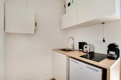 Cuisine ou kitchenette dans l'établissement Cozy studio - 2P - Grenelle-Eiffel Tower